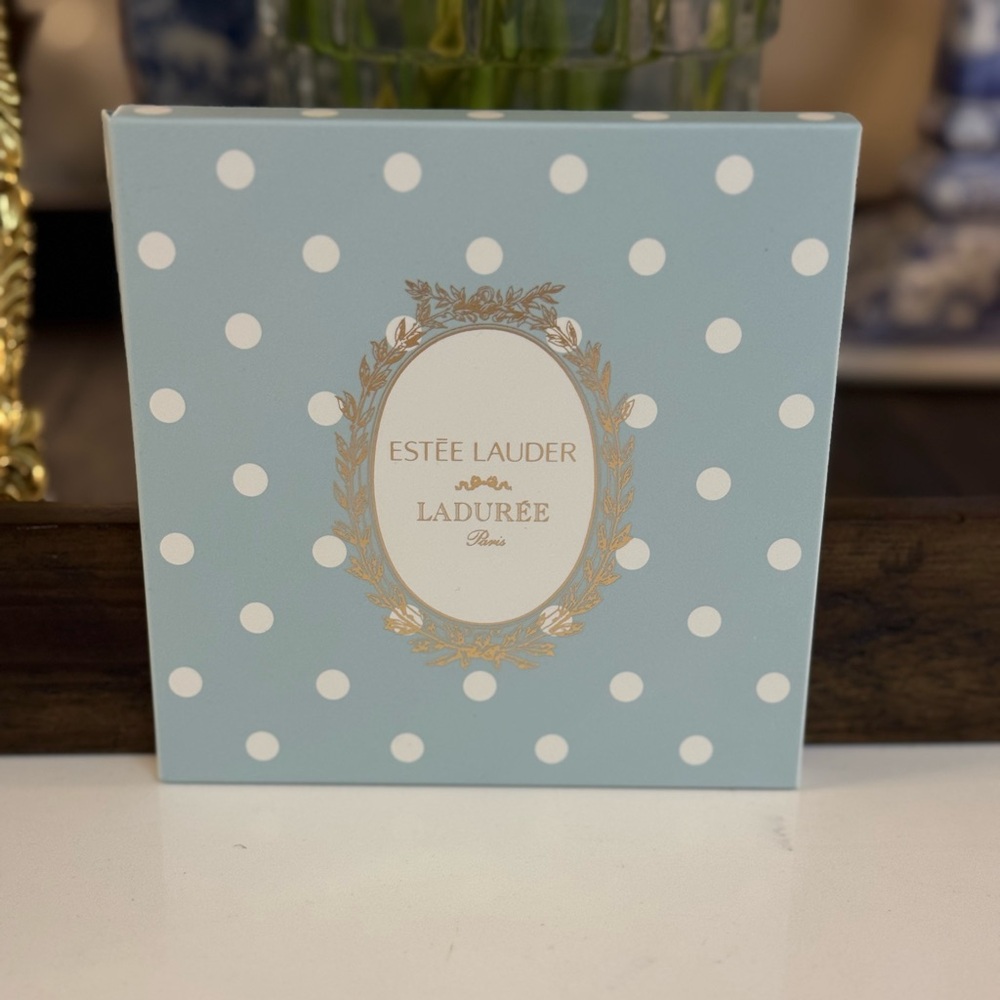 🩵 NWT ESTEE LAUDER X LADUREE SCARF! - Picture 5 of 9
